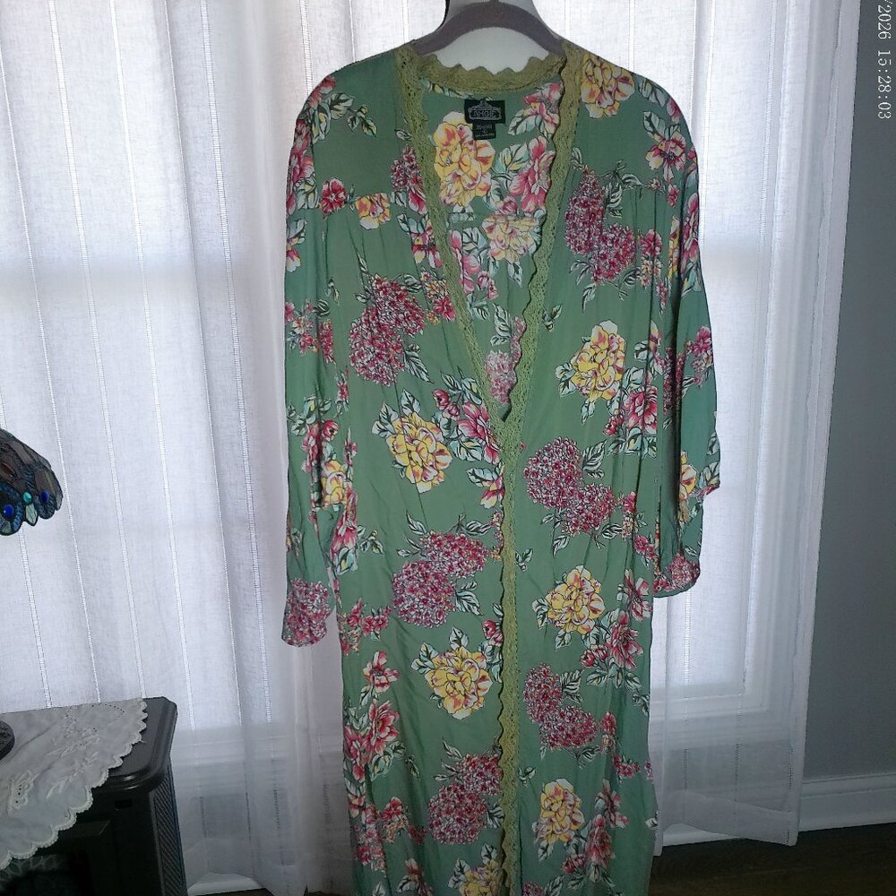 ANGIE 3/4 Flare Slve Open Front w/Lace Trim Light Green Floral Maxi Kimono L*